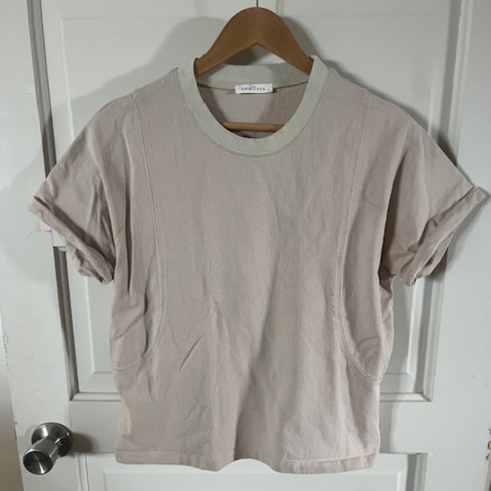 Neuflora womens size M cream/beige tshirt rollup sleeves and collar